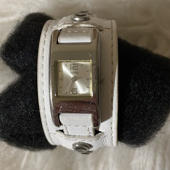 Guess Watch White Leather Watch Genuine Guess Watch Hard to Find⌚️🔻NEW BATTERY - Picture 6 of 12